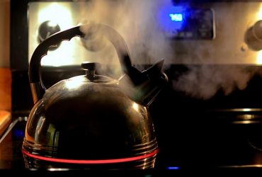 Як позбутися накипу в чайнику: експертка розкрила секретний та дієвий метод