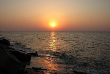 Море медуз, але не людей: у мережі показали, як занепадає відомий курорт під окупацією РФ