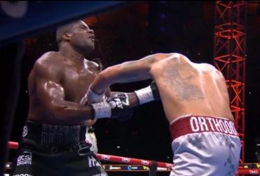 Бій Усика і Дюбуа: українець переміг британця нокаутом і увійшов в історію