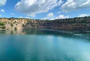 Купаються 15 хвилин і бояться піранью: чим дивують Радонові озера України