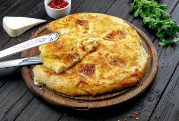 Вкуснее, чем в ресторане: ленивые хачапури с сыром на сковороде
