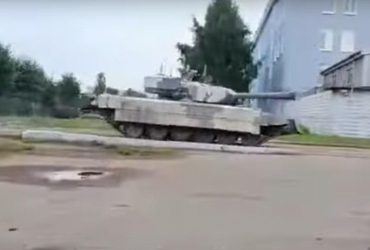 Замена Арматы: россияне впервые показали опционально безэкипажный танк Штурм (видео)
