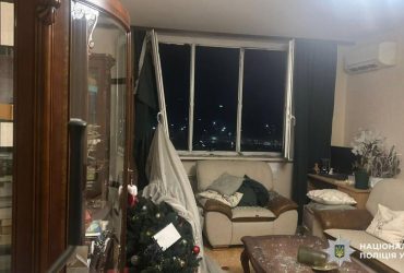 Выбиты окна, пострадал ребенок: в полиции показали последствия атаки на Киев (фото)