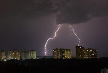 На Киев надвигается непогода: синоптики предупредили об опасности (инфографика)