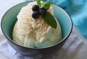 Як легко приготувати морозиво вдома: у мережі поділилися рецептом, якому вже 75 років