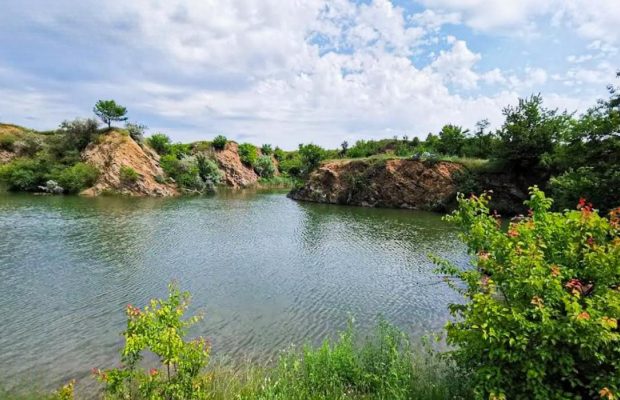 Целебную воду отсюда немцы вывозили эшелонами: где в Украине находится Серебряное озеро