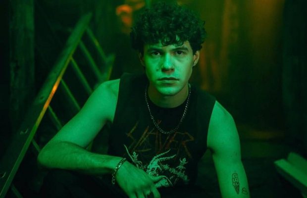 Відомий український співак показав моторошні кадри після обстрілу Києва (фото)