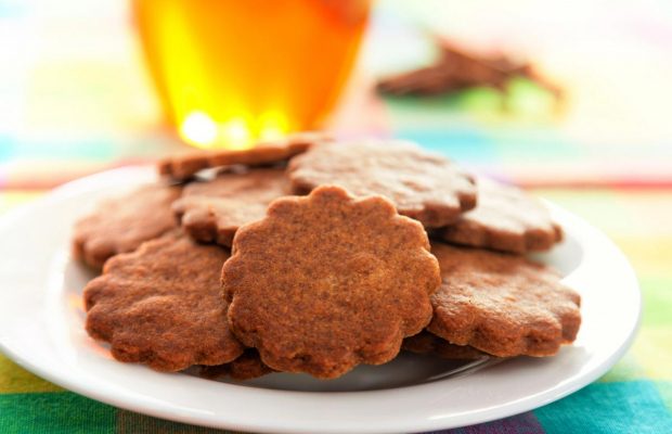 Без сахара и выпечки: 3 рецепта ароматного печенья на Медовый Спас