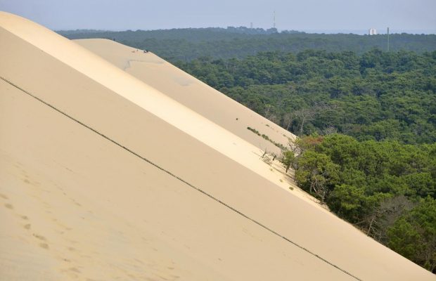 Назван скрытый городок-жемчужина во Франции, где можно отдохнуть уже этим летом