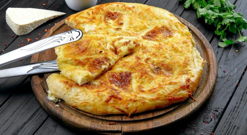 Вкуснее, чем в ресторане: ленивые хачапури с сыром на сковороде
