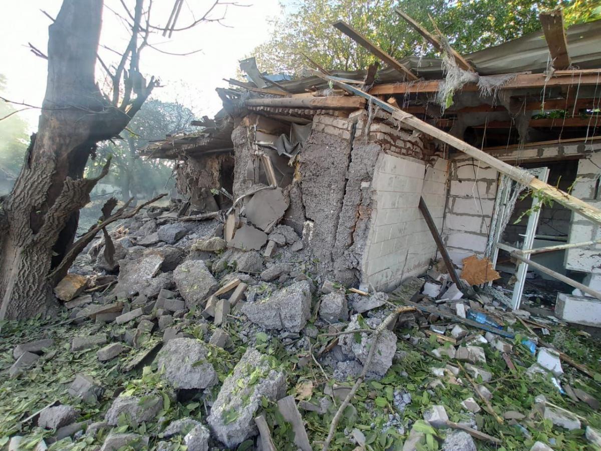Трьох дітей врятували з-під завалів зруйнованого росіянами будинку на Дніпропетровщині Трьох дітей врятували з-під завалів зруйнованого росіянами будинку на Дніпропетровщині