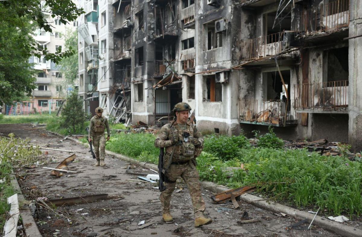 'У Покровську дуже багато свіжих могил, у деяких – по кілька тіл', – поліцейський екіпажу 'Білі янголи' Геннадій Юдін