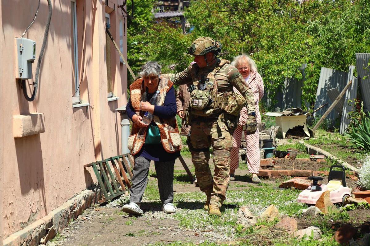 'У Покровську дуже багато свіжих могил, у деяких – по кілька тіл', – поліцейський екіпажу 'Білі янголи' Геннадій Юдін