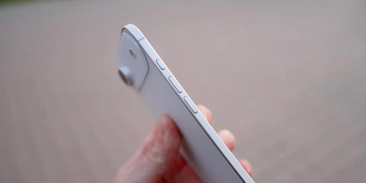 Тонкий iPhone 17 Air получит батарею 2900 мАч и вряд ли сможет дожить до вечера