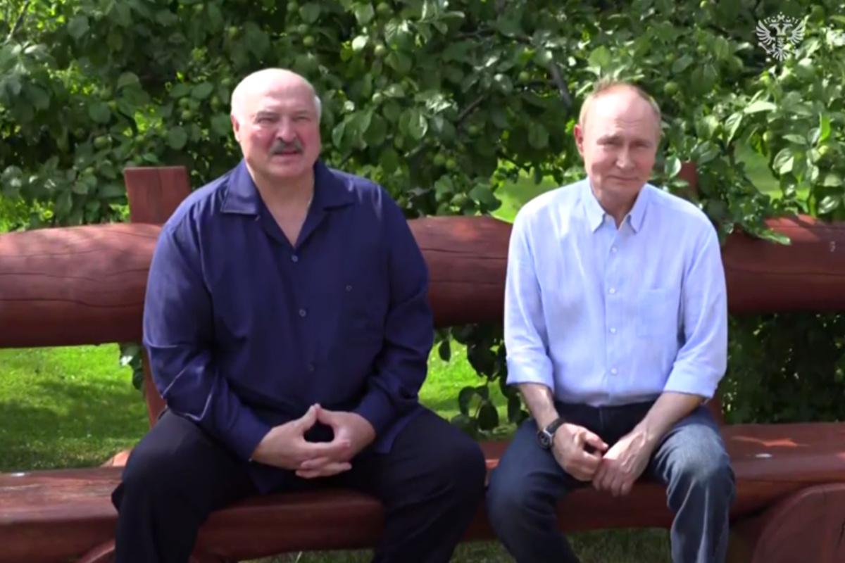 Кремль показал видео с Путиным, где тот выглядел откровенно хилым и старым / кадр из видео