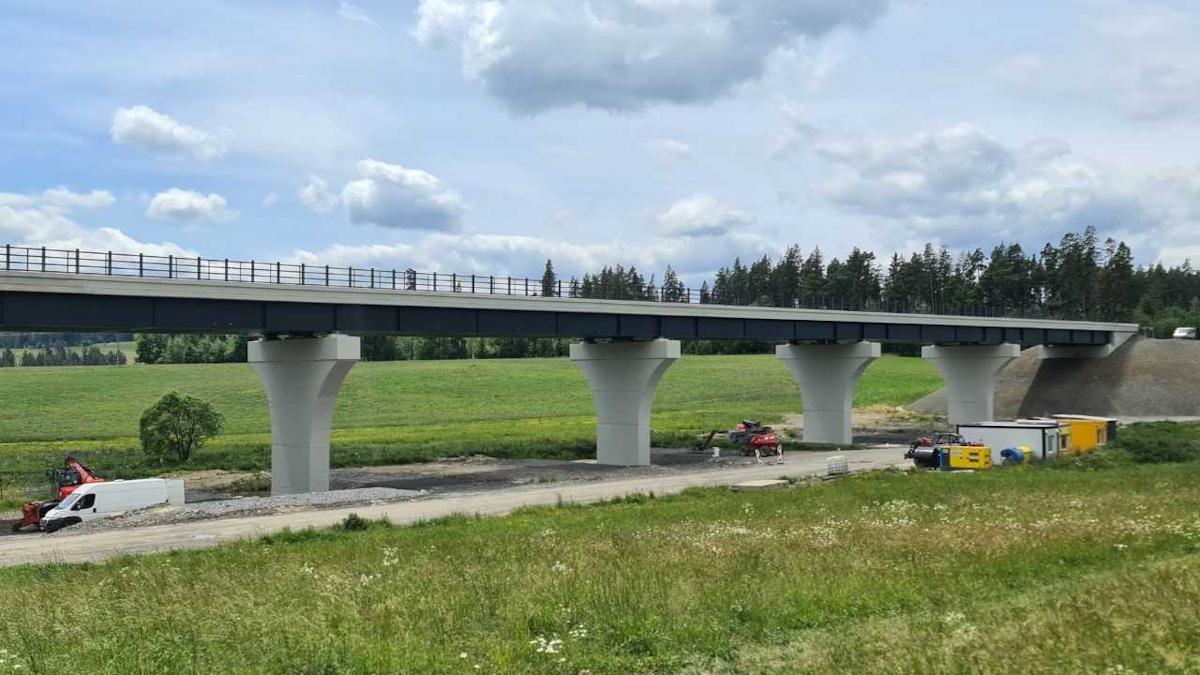 Інтерпайп поставив спеціалізовані мікропалі для реконструкції мосту в Словаччині Інтерпайп поставив спеціалізовані мікропалі для реконструкції мосту в Словаччині