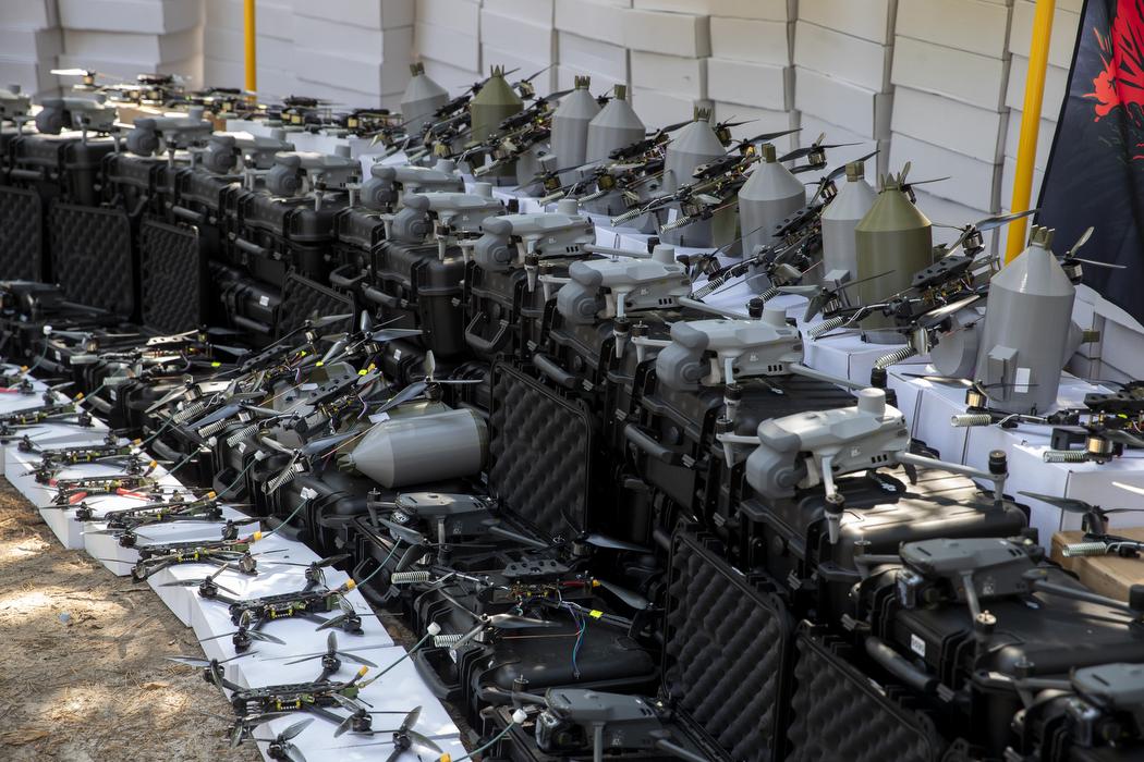 Віталій Кличко передав БПЛА різних типів бійцям 5 Окремої штурмової бригади