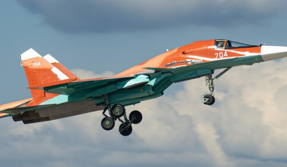 Російські Су-34 пофарбовані в синій або сірий / фото Военный Осведомитель Російські Су-34 пофарбовані в синій або сірий / фото Военный Осведомитель
