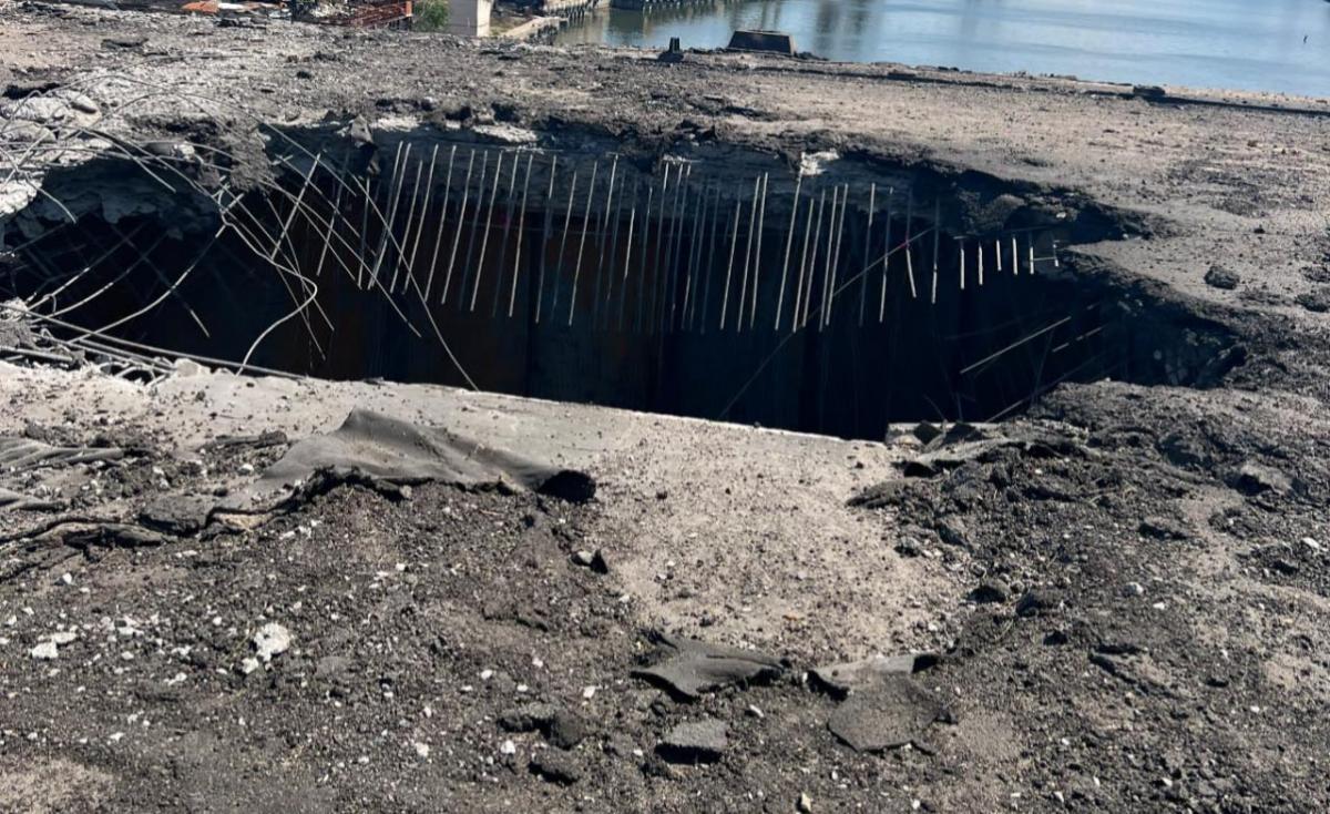 Фото пошкодженого мосту в Херсоні / фото з Facebook-сторінки речника Сил оборони півдня Владислава Волошина