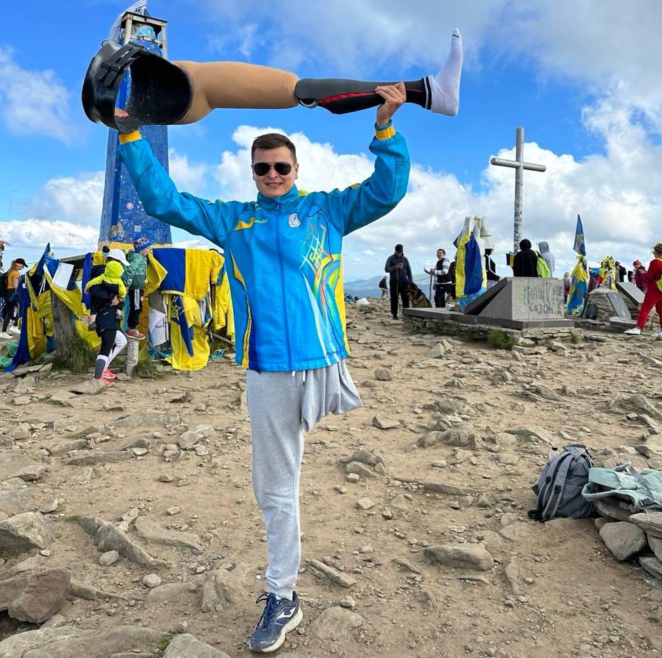 Спортсмен Максим Магула підкорив Говерлу / фото Наталія Петерварі Спортсмен Максим Магула підкорив Говерлу / фото Наталія Петерварі