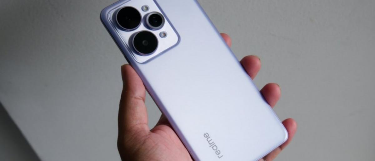 Realme обіцяє 3 оновлення OC Android та 4 роки патчів для цих телефонів / фото GSMArena Realme обіцяє 3 оновлення OC Android та 4 роки патчів для цих телефонів / фото GSMArena