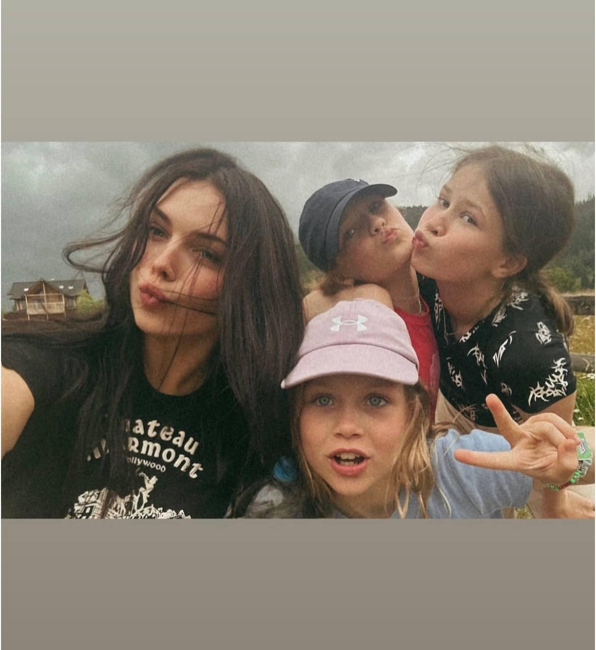 Злата на відпочинку в Карпатах / фото інстаграм Злати Мітчелл Злата на відпочинку в Карпатах / фото інстаграм Злати Мітчелл