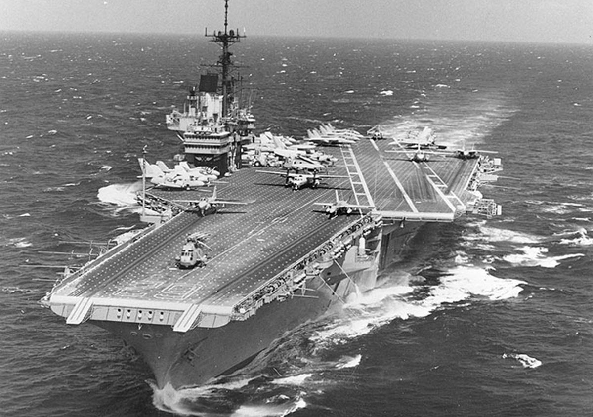 USS Independence является невероятно быстрым / фото - wikimedia.org USS Independence является невероятно быстрым / фото - wikimedia.org