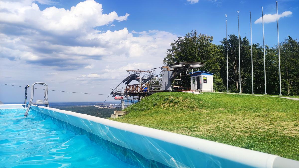 Басейн на вершині Буковиці / фото Марина Григоренко Басейн на вершині Буковиці / фото Марина Григоренко