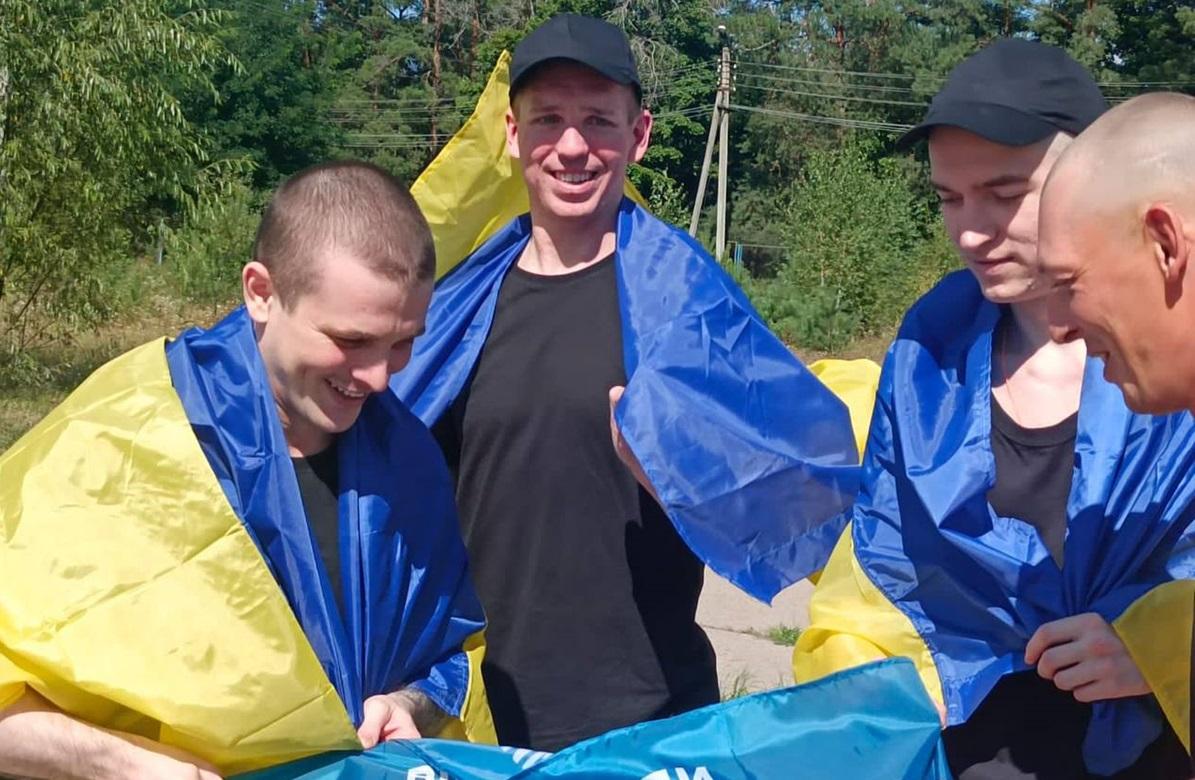 Додому повернулися військові та цивільні / фото - t.me/V_Zelenskiy_official Додому повернулися військові та цивільні / фото - t.me/V_Zelenskiy_official
