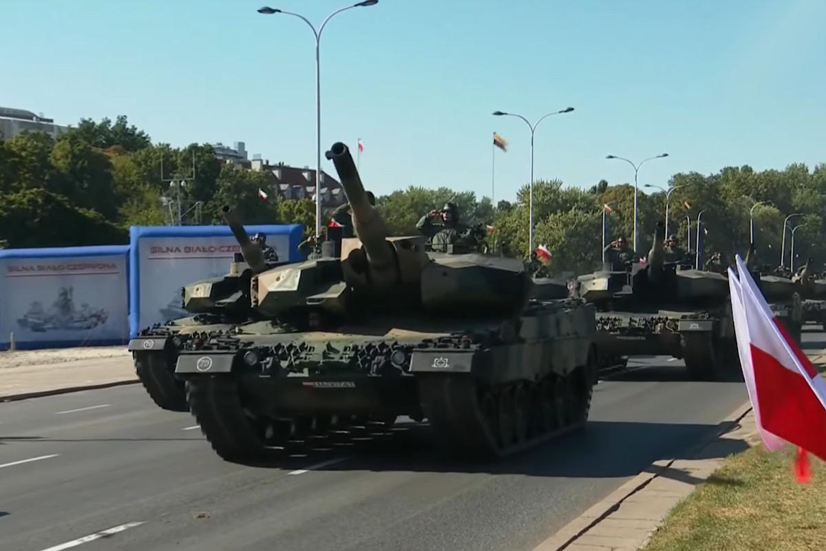 Польща озброюється "не на свої" гроші / кадр з відео Польща озброюється "не на свої" гроші / кадр з відео
