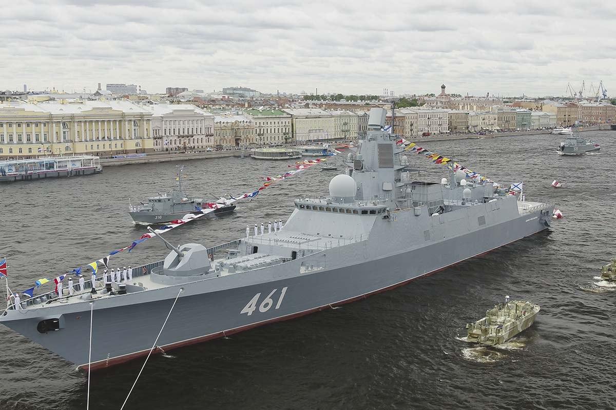 Фрегат "Адмирал флота Касатонов" на генеральной репетиции военно-морского парада, Санкт-Петербург, 2021 г. вики Фрегат "Адмирал флота Касатонов" на генеральной репетиции военно-морского парада, Санкт-Петербург, 2021 г. вики