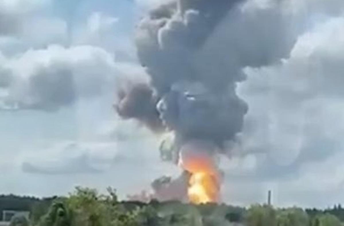 Під завалами залишаються люди / фото - скріншот Під завалами залишаються люди / фото - скріншот