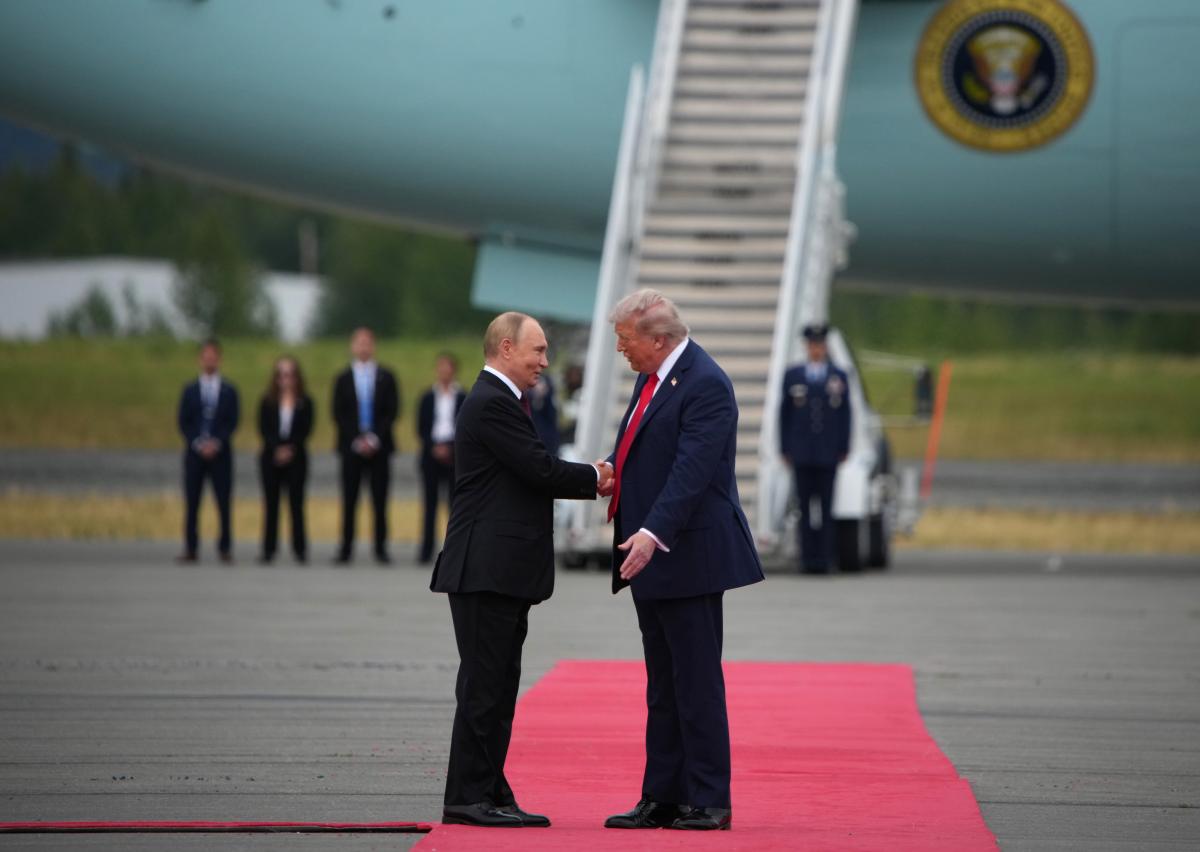 Встреча президента США Дональда Трампа с главой РФ Владимиром Путиным в Анкоридже, штат Аляска, 15 августа / фото - GettyImages