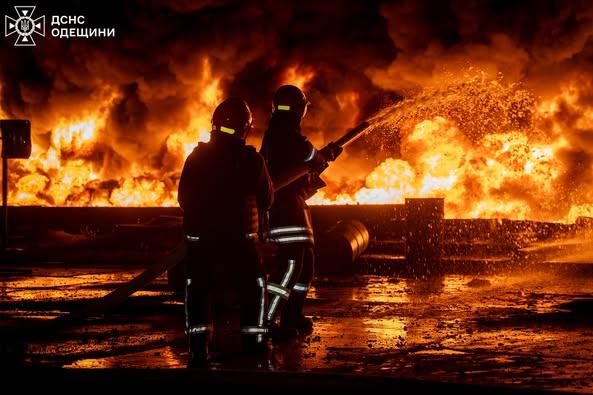 Росія завдала масованого удару по Одесі: уражено об'єкт азербайджанської нафтової компанії Росія завдала масованого удару по Одесі: уражено об'єкт азербайджанської нафтової компанії