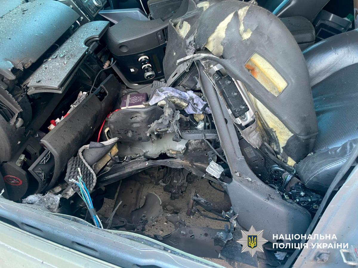 Салон позашляховика після підриву / фото Нацполіція України Салон позашляховика після підриву / фото Нацполіція України
