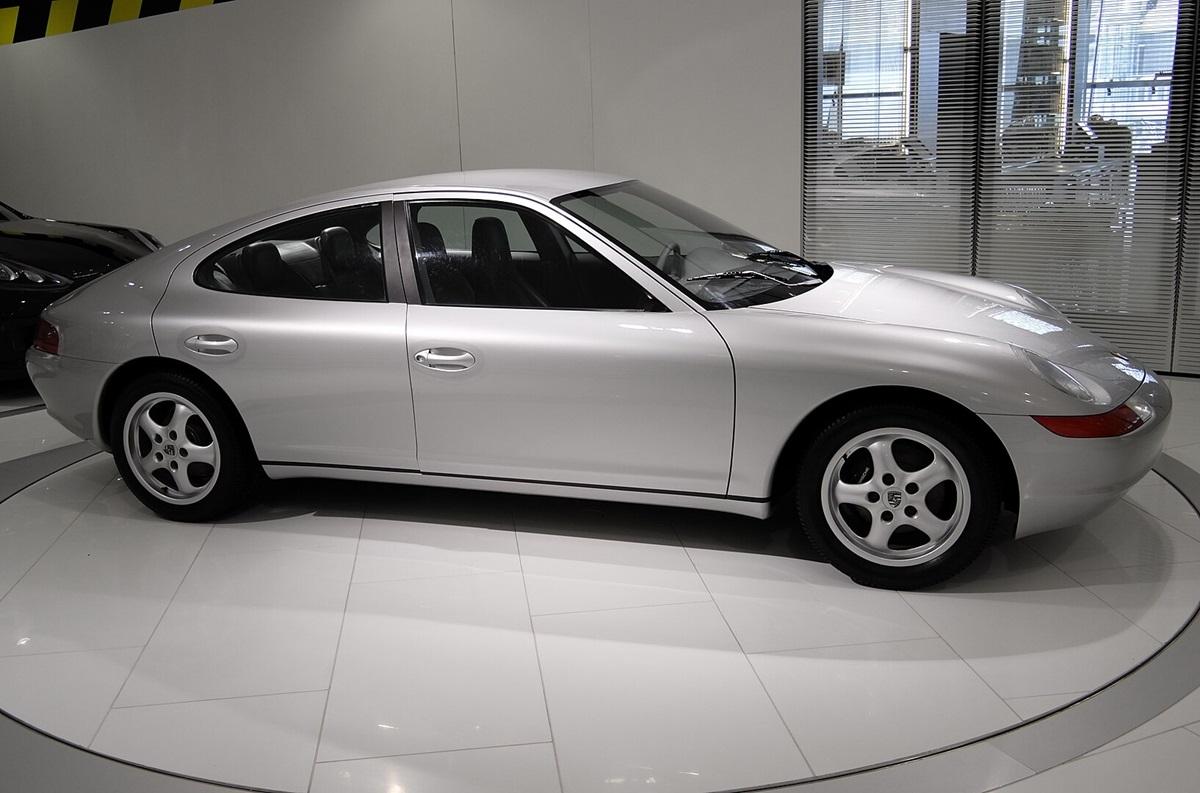 Porsche 989 планували запустити у виробництво в 1990-х роках / фото - wikimedia.org Porsche 989 планували запустити у виробництво в 1990-х роках / фото - wikimedia.org
