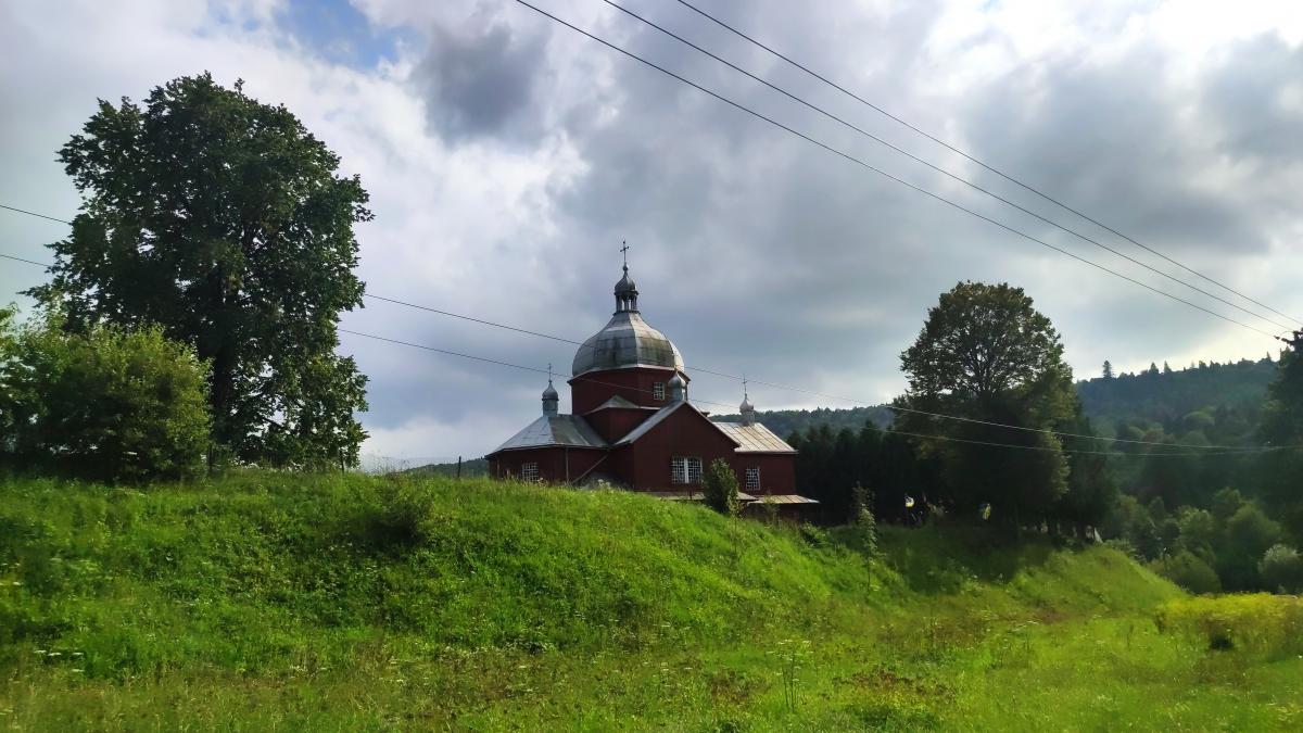 Церква на повороті до Тустані / фото Марина Григоренко