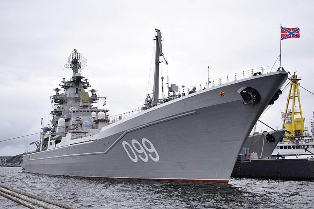 Росіяни намагаються визначитися, що робити зі старим крейсером - ремонтувати за шалені гроші чи списати / фото Вікіпедія Росіяни намагаються визначитися, що робити зі старим крейсером - ремонтувати за шалені гроші чи списати / фото Вікіпедія