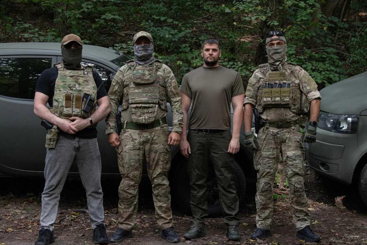 Власник 'Доміно' придбав авто для ГУР та закликав бізнес віддавати частину прибутку захисникам Власник 'Доміно' придбав авто для ГУР та закликав бізнес віддавати частину прибутку захисникам