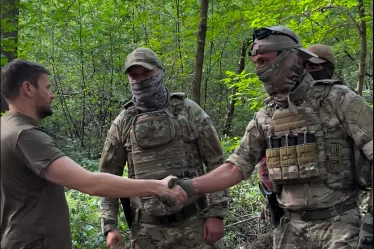 Власник 'Доміно' придбав авто для ГУР та закликав бізнес віддавати частину прибутку захисникам Власник 'Доміно' придбав авто для ГУР та закликав бізнес віддавати частину прибутку захисникам