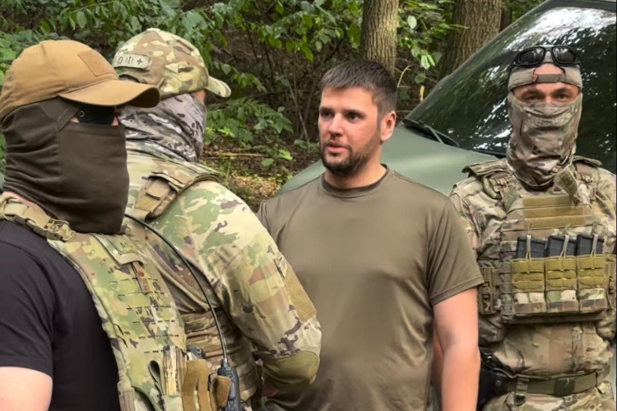 Власник 'Доміно' придбав авто для ГУР та закликав бізнес віддавати частину прибутку захисникам Власник 'Доміно' придбав авто для ГУР та закликав бізнес віддавати частину прибутку захисникам