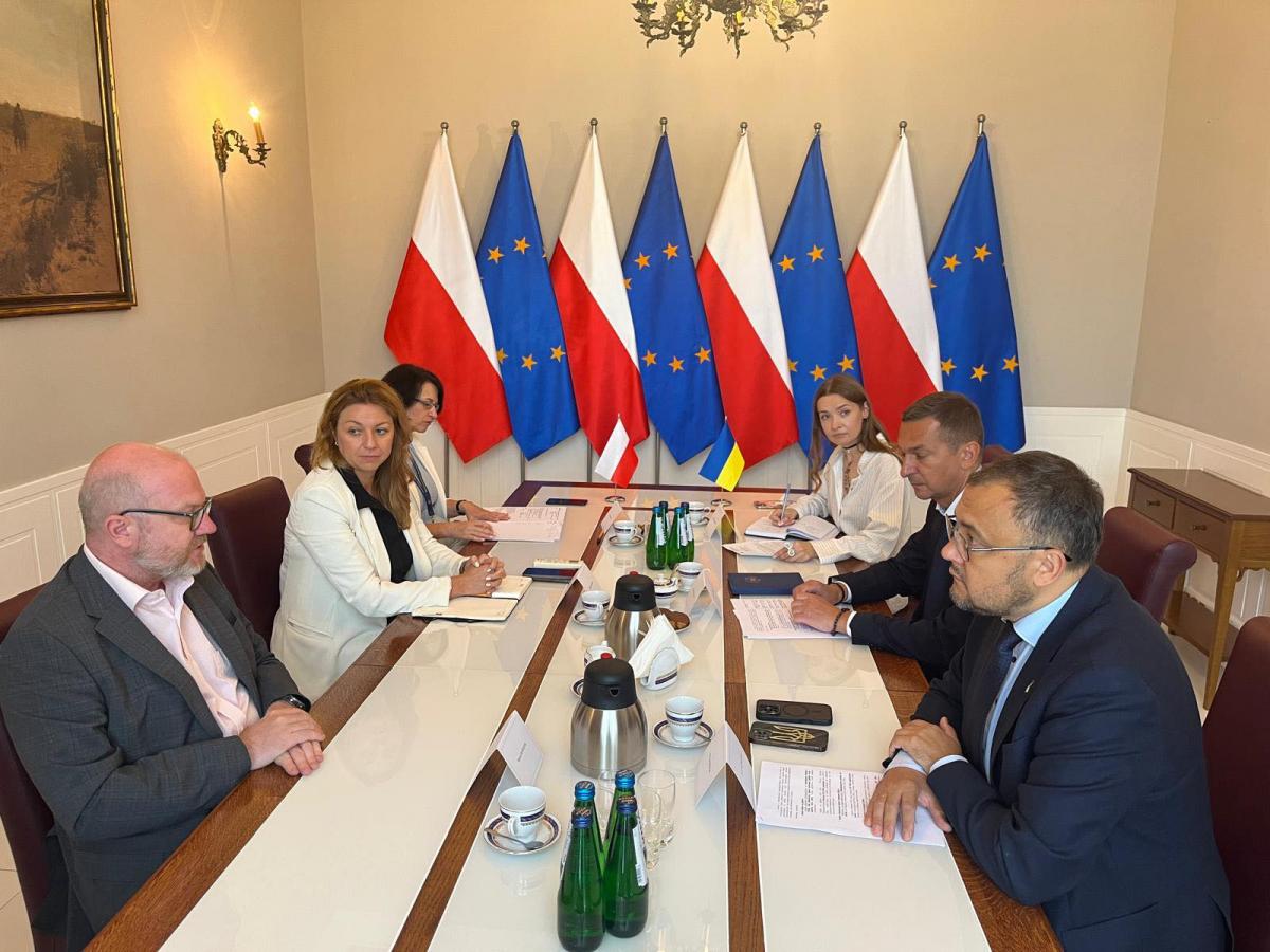 He consulted with the Deputy Minister of Internal Affairs and the Poland Administration, Macey Dushchik. He consulted with the Deputy Minister of Internal Affairs and the Poland Administration, Macey Dushchik.