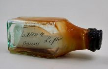 Художник виявив 122-річне послання в пляшці в стіні маяка: що в ньому було