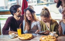 Мастера сарказма и самоиронии: социологи назвали самую веселую нацию в мире