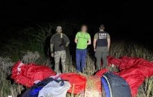 "Авиарейс отменен": мужчина на параплане пытался пересечь границу (фото)