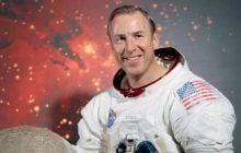 Умер астронавт Джим Ловелл, командир легендарного "Аполлон-13"