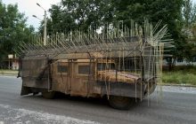 Боевые дикобразы и танки-монстры: в BI рассказали, как Украина и РФ защищают свою технику