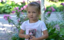 "Дитина щаслива, бігає та грається": 4-річна Афіна з Кривого Рогу пройшла курс реабілітації від Фонду Ріната Ахметова