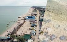 Превратился в пустыню: что российские оккупанты сделали с популярным когда-то курортом