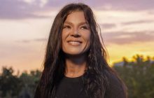 Певица Руслана показала свою маму: как выглядит родной человек звезды (фото)